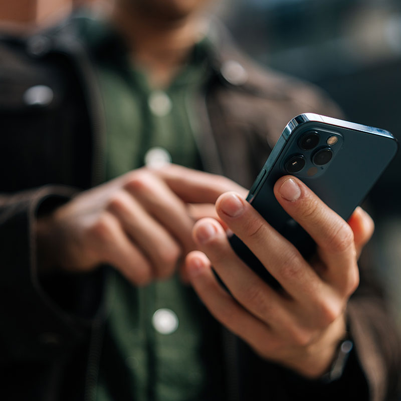 Making contact using mobile phone